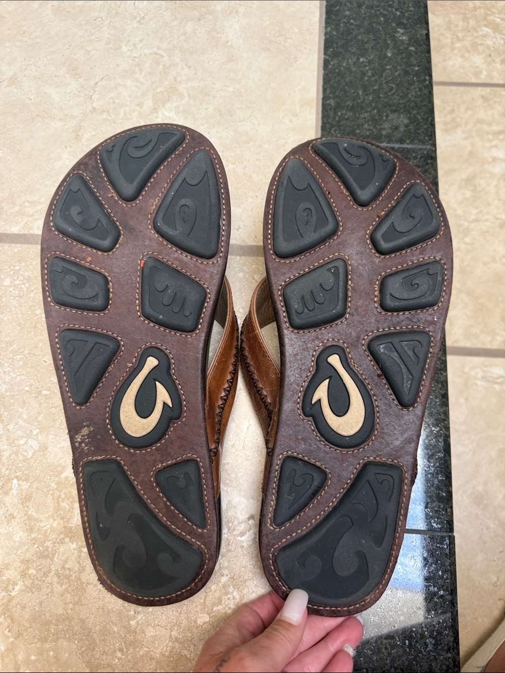 OluKai Mea Ola Mens Flip Flops with Dark Footbed - Picture 4 of 7